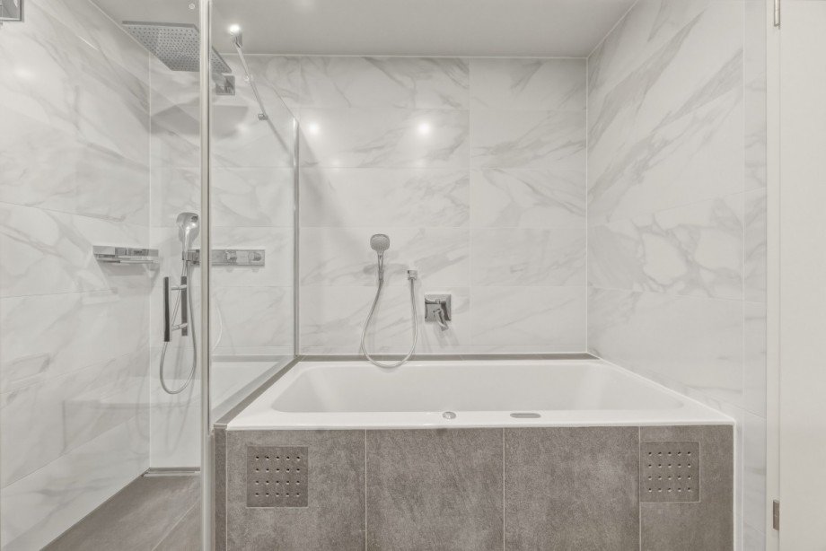 Dusche und Badewanne Etagenwohnung Stuttgart