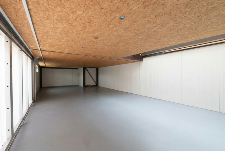 Garage f�r bi zu 4 Autos B�rohaus Winnenden